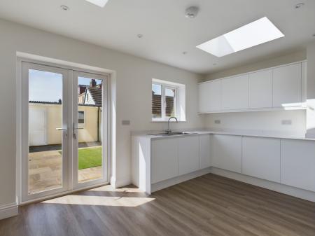 3 bedroom Terraced House to let in Hayling Avenue, Baffins, Portsmouth, PO3