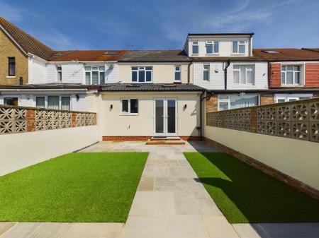 3 bedroom Terraced House to let in Hayling Avenue, Baffins, Portsmouth, PO3