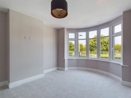 3 bedroom Terraced House to let in Hayling Avenue, Baffins, Portsmouth, PO3