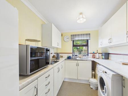 2 bedroom Flat for sale in Albert Rd, Cosham, Portsmouth, PO6