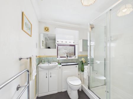2 bedroom Flat for sale in Albert Rd, Cosham, Portsmouth, PO6