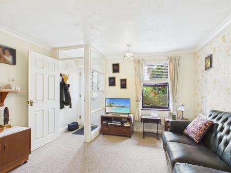 2 bedroom Flat for sale in Albert Rd, Cosham, Portsmouth, PO6