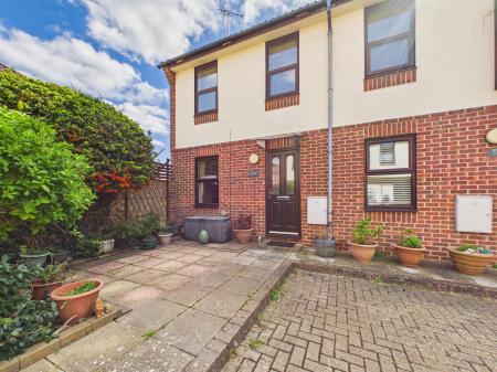 2 bedroom Flat for sale in Albert Rd, Cosham, Portsmouth, PO6