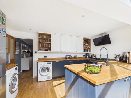 3 bedroom Semi-detached house for sale in Cornbrook Grove, Waterlooville, PO7