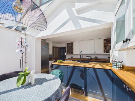 3 bedroom Semi-detached house for sale in Cornbrook Grove, Waterlooville, PO7