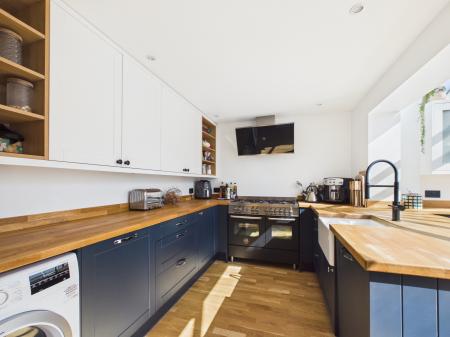 3 bedroom Semi-detached house for sale in Cornbrook Grove, Waterlooville, PO7