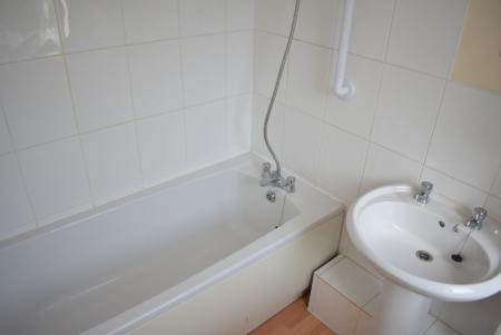 2 bedroom Flat to let in Greenlea Grove, Gosport, PO12