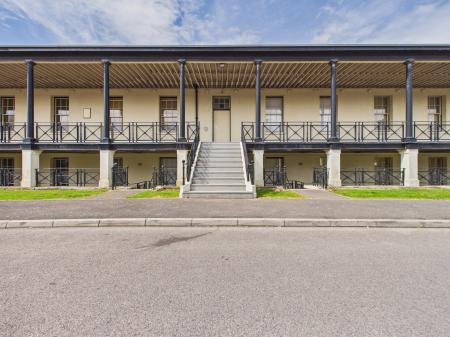 2 bedroom Flat for sale in St. Georges Walk, Gosport, PO12