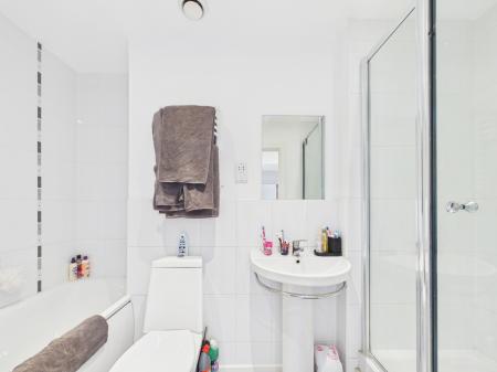 2 bedroom Flat for sale in St. Georges Walk, Gosport, PO12