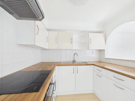 2 bedroom Flat to let in Malvern Road, Southsea, PO5