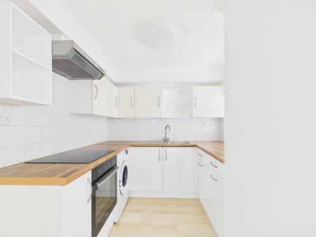 2 bedroom Flat to let in Malvern Road, Southsea, PO5