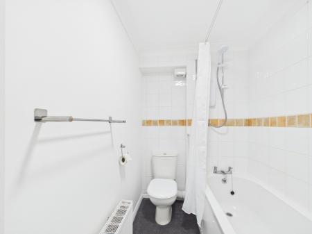 2 bedroom Flat to let in Malvern Road, Southsea, PO5