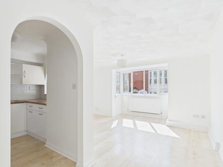 2 bedroom Flat to let in Malvern Road, Southsea, PO5