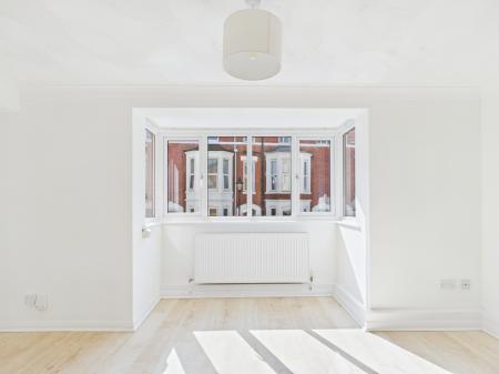 2 bedroom Flat to let in Malvern Road, Southsea, PO5