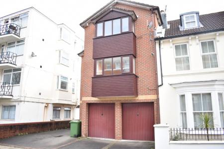 2 bedroom Flat to let in Malvern Road, Southsea, PO5