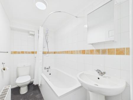 2 bedroom Flat to let in Malvern Road, Southsea, PO5