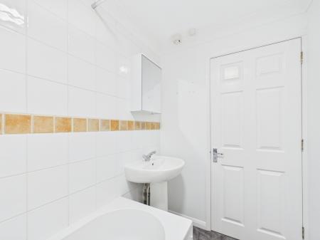 2 bedroom Flat to let in Malvern Road, Southsea, PO5