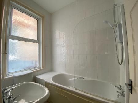 1 bedroom Flat to let in Carlton Road, Bournemouth, BH1