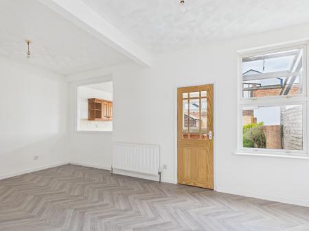 3 bedroom Terraced House to let in Alverstone Road, Southsea, PO4