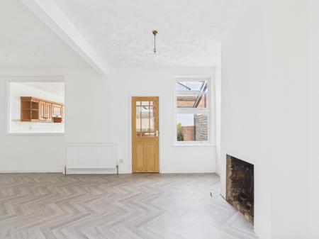 3 bedroom Terraced House to let in Alverstone Road, Southsea, PO4
