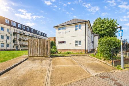 2 bedroom Flat for sale in Park Lane, Cosham, Portsmouth, PO6