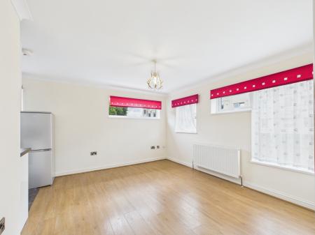 2 bedroom Flat for sale in Park Lane, Cosham, Portsmouth, PO6
