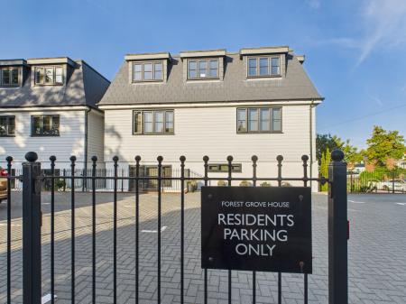 1 bedroom Flat to let in Forest Grove House, London Road, Cowplain, Waterlooville PO8