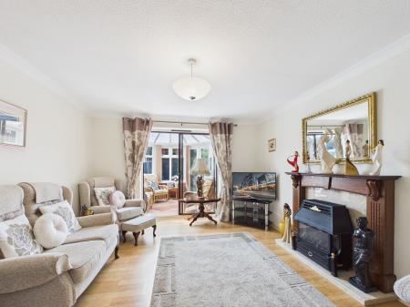 2 bedroom End of terrace house for sale in Glebefield Gardens, Cosham, Portsmouth, PO6