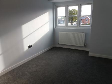 2 bedroom Flat to let in Forest Grove House, London Road, Cowplain, Waterlooville PO8