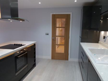 2 bedroom Flat to let in Forest Grove House, London Road, Cowplain, Waterlooville PO8