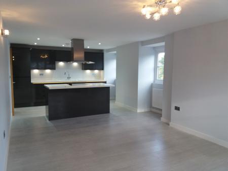 2 bedroom Flat to let in Forest Grove House, London Road, Cowplain, Waterlooville PO8