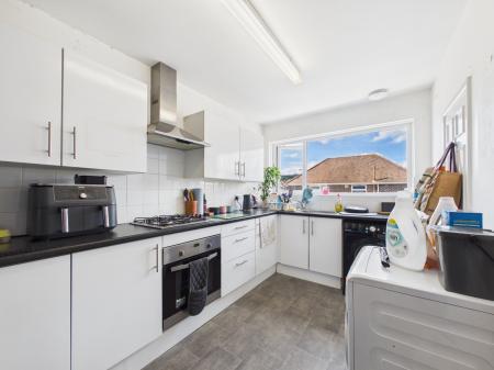 2 bedroom Flat to let in Lower Farlington Road, Farlington, Portsmouth, PO6