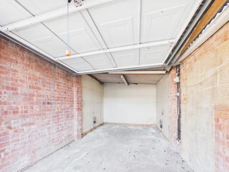 2 bedroom Flat to let in Lower Farlington Road, Farlington, Portsmouth, PO6