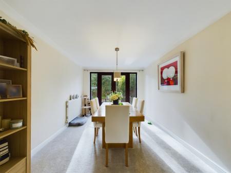 6 bedroom Detached house to let in Highnam Gardens, Sarisbury Green, Southampton, SO31