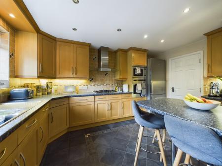 6 bedroom Detached house to let in Highnam Gardens, Sarisbury Green, Southampton, SO31