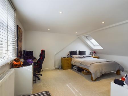 6 bedroom Detached house to let in Highnam Gardens, Sarisbury Green, Southampton, SO31