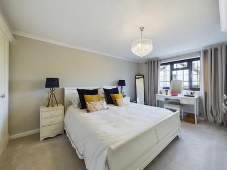 6 bedroom Detached house to let in Highnam Gardens, Sarisbury Green, Southampton, SO31