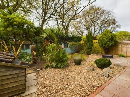 6 bedroom Detached house to let in Highnam Gardens, Sarisbury Green, Southampton, SO31