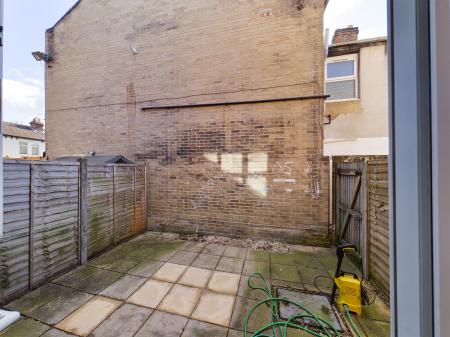 4 bedroom Town house to let in New Road East, Copnor, Portsmouth, PO2