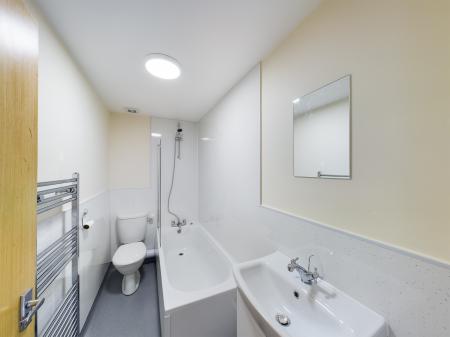 4 bedroom Town house to let in New Road East, Copnor, Portsmouth, PO2