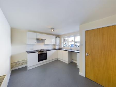 4 bedroom Town house to let in New Road East, Copnor, Portsmouth, PO2