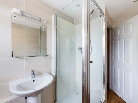 2 bedroom Flat to let in London Road, North End, Portsmouth, PO2