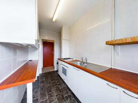 2 bedroom Flat to let in London Road, North End, Portsmouth, PO2
