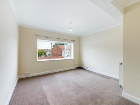 2 bedroom Flat to let in London Road, North End, Portsmouth, PO2