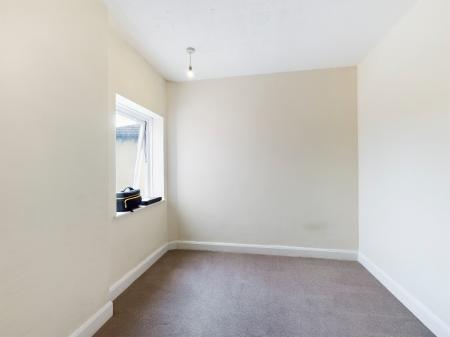 2 bedroom Flat to let in London Road, North End, Portsmouth, PO2