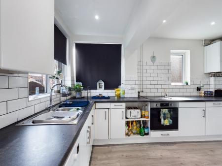 3 bedroom Semi-detached house to let in Dore Avenue, Fareham, PO16