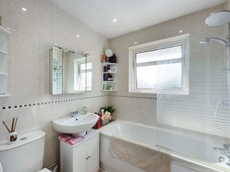 3 bedroom Semi-detached house to let in Dore Avenue, Fareham, PO16