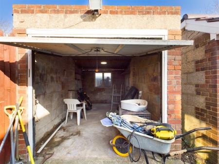 3 bedroom Semi-detached house to let in Dore Avenue, Fareham, PO16