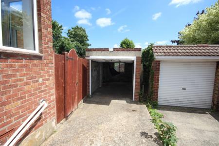 3 bedroom Semi-detached house to let in Dore Avenue, Fareham, PO16