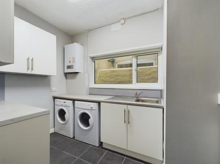 4 bedroom End of terrace house to let in Devonshire Square, Southsea, PO4